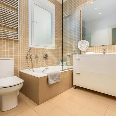 Spacious Near Passeig De Gracia *